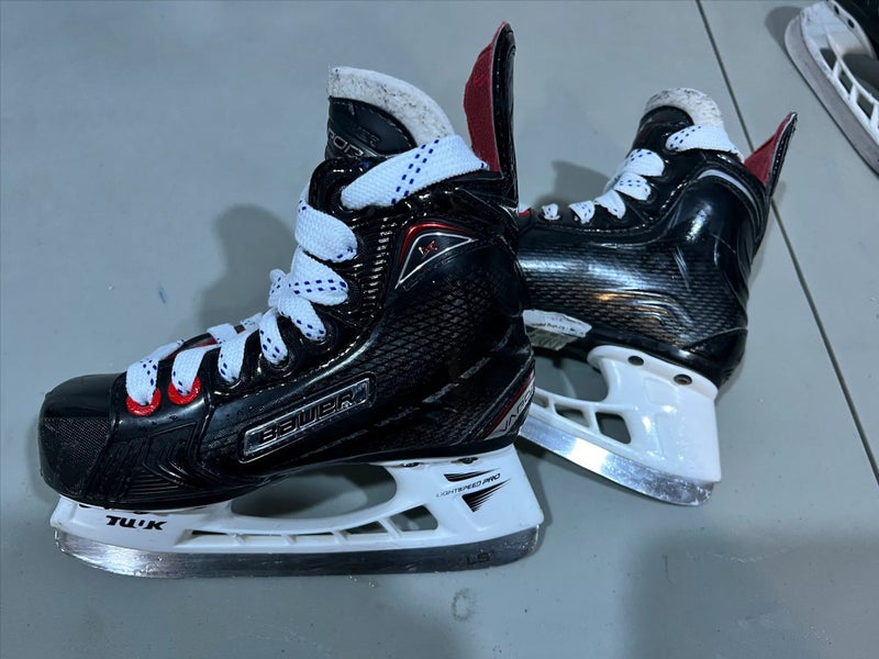 Youth Bauer Regular Width Size 11 Vapor 1X Hockey Skates