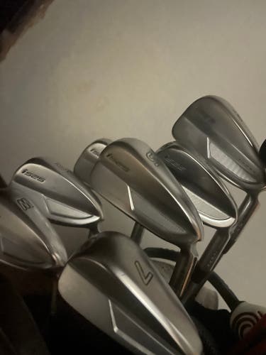 Men's Right Handed Stiff Flex Steel Shaft i525 Iron Set