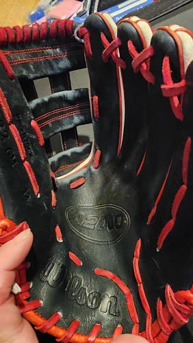 New 2023 Wilson Outfield A2000 Baseball Glove 12"