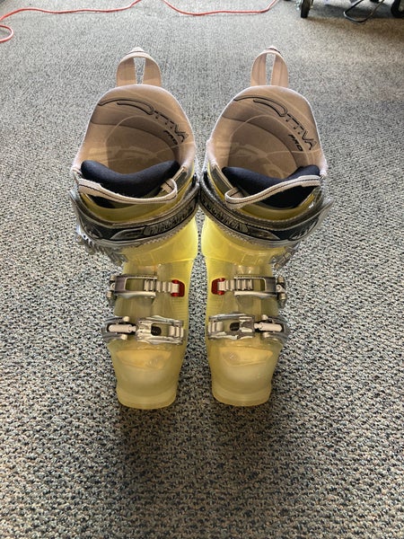 Used Kid's Tecnica DIablo Pro Ski Boots Mondo 21 & mondo 21.5 (250-259mm) U.S. Size 2.5
