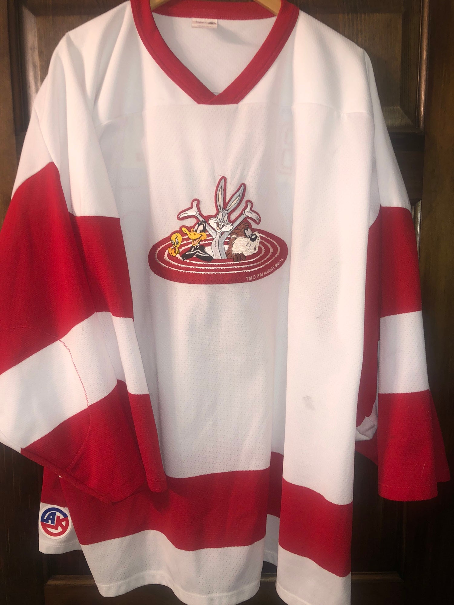 USED LOONEY TUNES BUGS, DAFFY, TAZ AND TWEETY GOALIE HOCKEY JERSEY SIZE ...