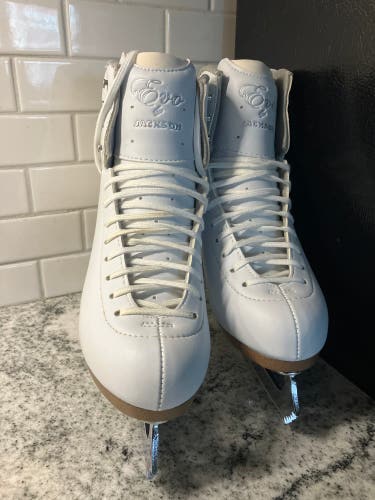 New Jackson Ultima Size 7.5 Figure Skates