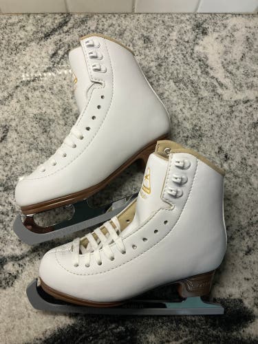 New Jackson Ultima Size 1.5 Figure Skates