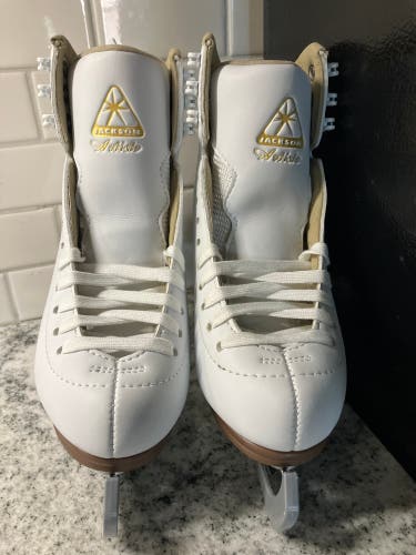 New Jackson Ultima Size 8.5 Figure Skates