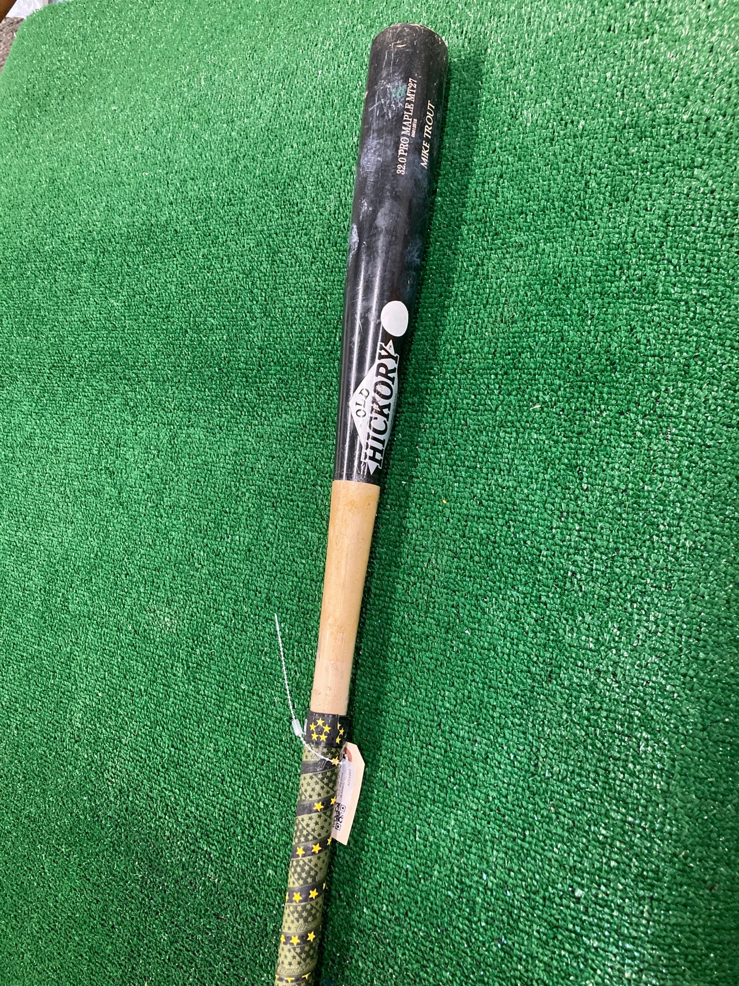 What Pros Wear: Mike Trout's Old Hickory MT27 Bat - What Pros Wear