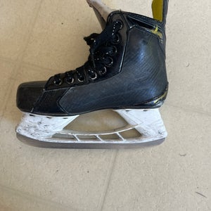 Used Bauer Regular Width  Size 3 Supreme S25 Hockey Skates