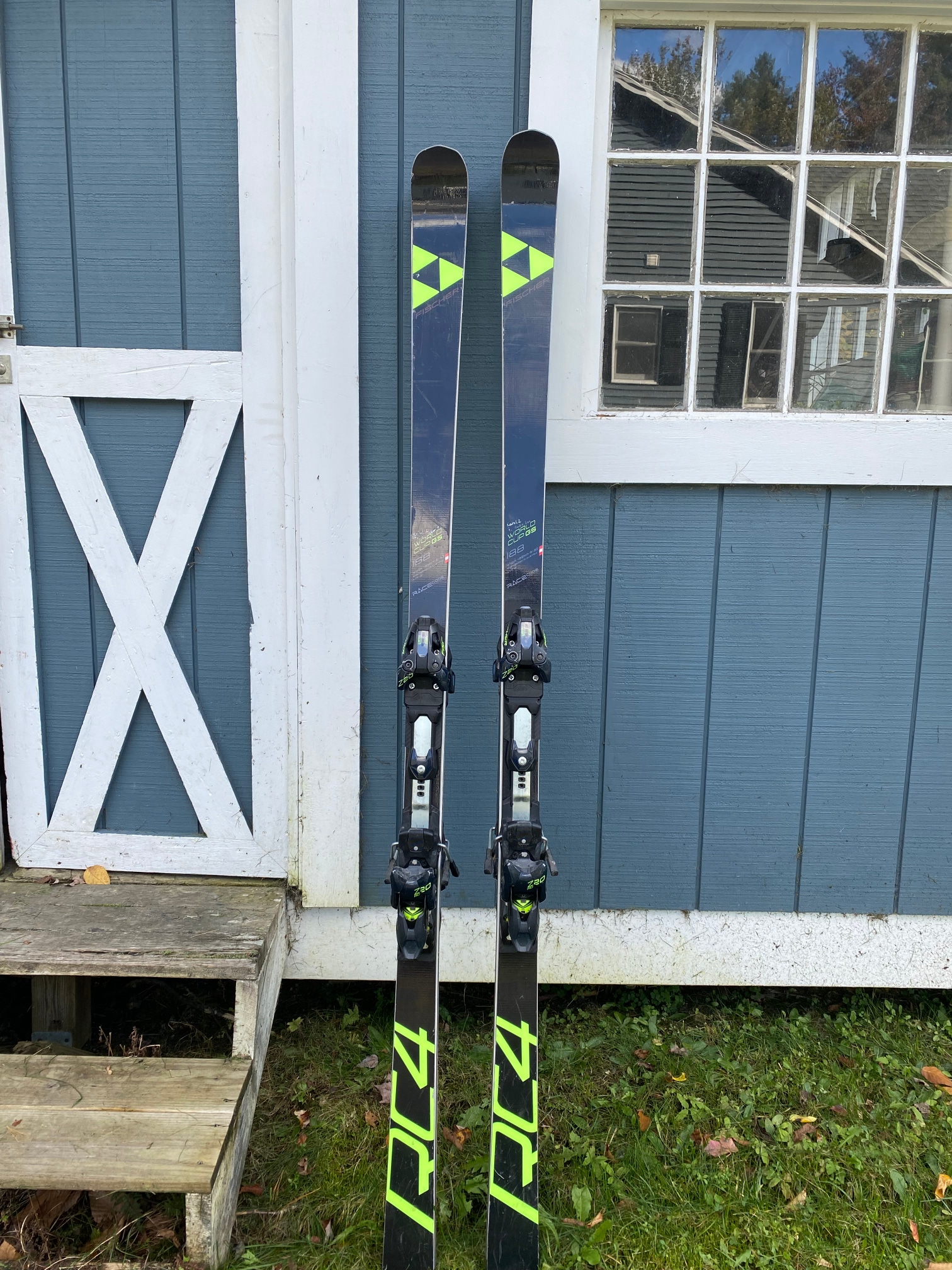 2 Pairs of Unisex Fischer 188 cm Racing RC4 Race Skis With Z20 Bindings