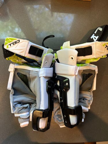 New Goalie STX Large Cell V Lacrosse Gloves