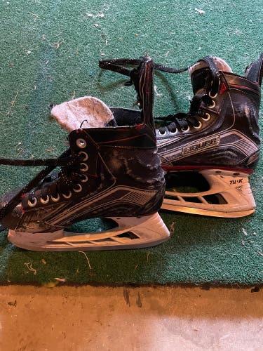 Used Bauer Regular Width  Size 3 Vapor Hockey Skates