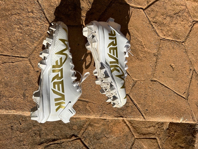freak mid molded wide cleats