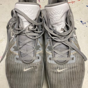 Gray Adult Used Men's Size 13 (Women's 14) Nike Sneakers