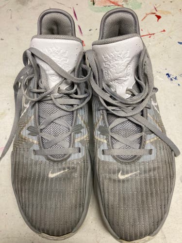 Gray Adult Used Men's Size 13 (Women's 14) Nike Sneakers