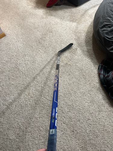 Senior Right Handed P92 Pro Stock Vapor Hyperlite Hockey Stick