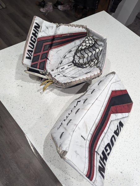 Arizona Coyotes goalie Darcy Kuemper game-used Vaughn Ventus LT88 catcher+blocker (2018-2019 season)