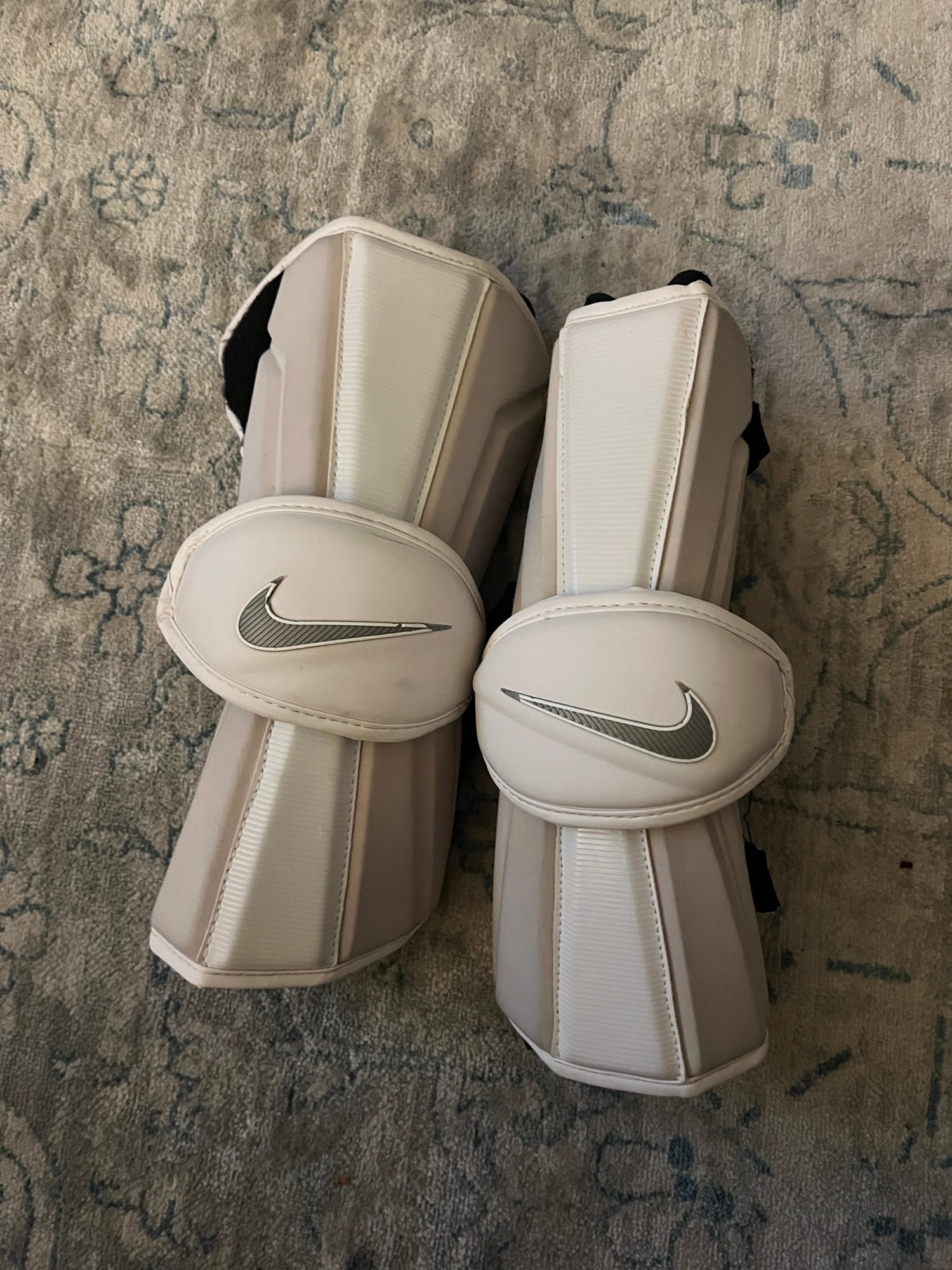 Used Nike VAPOR ELITE LG Lacrosse Arm Pads and Guards Lacrosse Arm