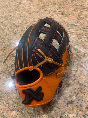 Atoms baseball glove