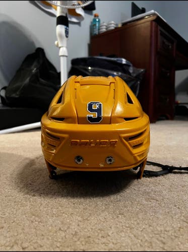 Used Medium Bauer Re-Akt 150 Helmet