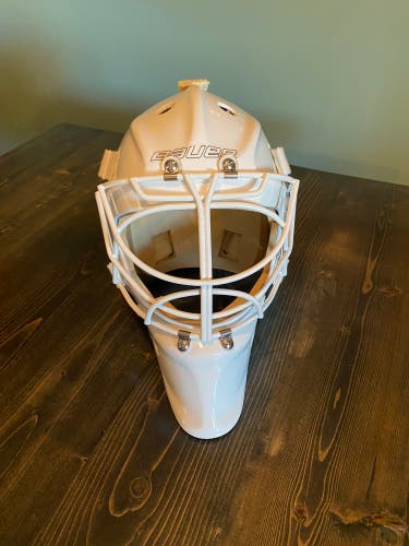 Bauer 961 Pro Goalie Helmet (Long Back Plate)