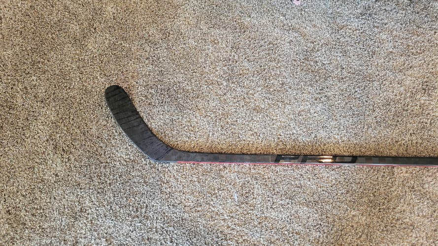 Junior Used Right Handed PRO Hockey Stick P29 Pro Stock