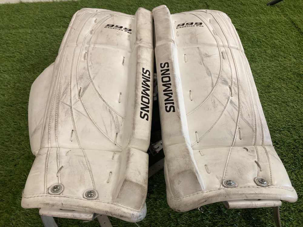 Used 28" Simmons 999 Canadian Pro Goalie Leg Pads
