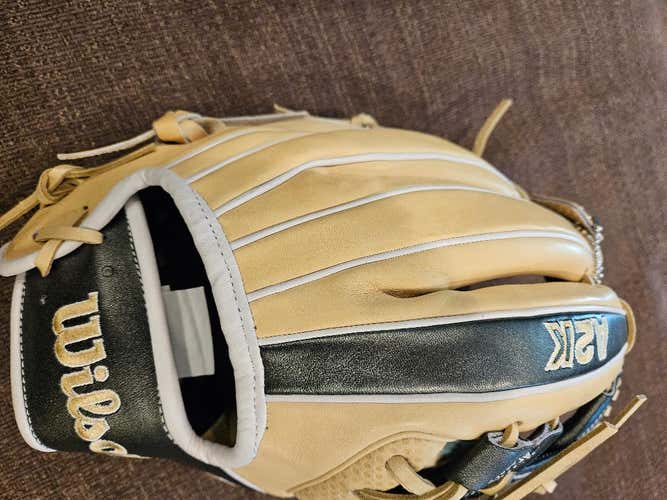 New Wilson Right Hand Throw Infield A2K Baseball Glove 11.5"