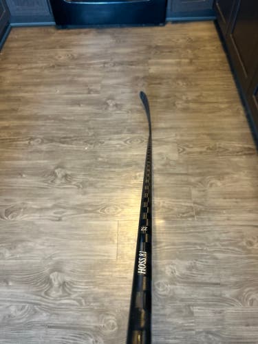 “Hossa” RH pro stock 77 Flex Grip Hockey Stick, Like New