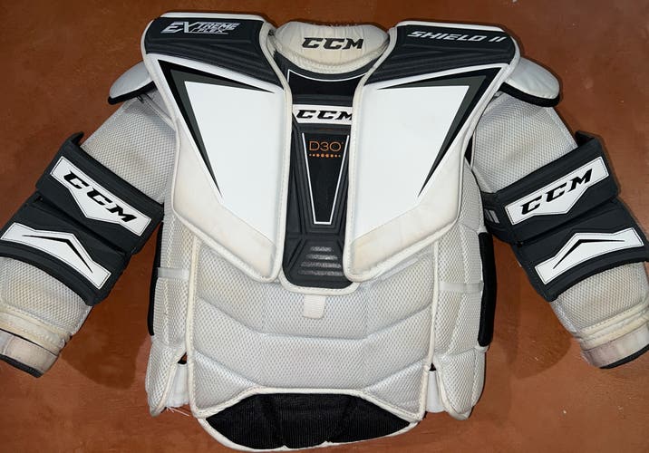 Senior Large CCM Extreme Flex Shield II Goalie Chest Protector