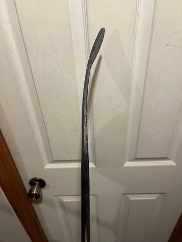 Intermediate Right Handed P92 Vapor Hyperlite Hockey Stick