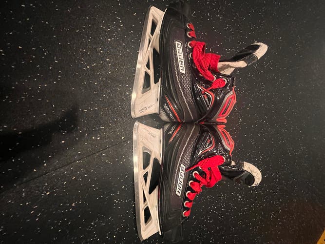 Bauer x900 goalie skates 2.5