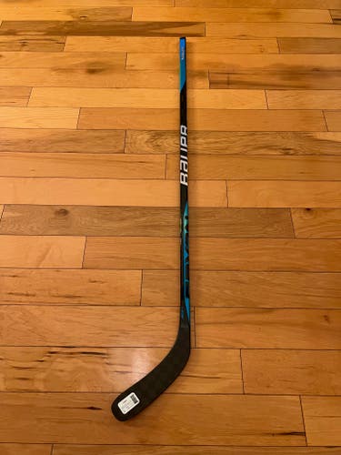 New Bauer Sync Hockey Stick P88/77 Flex/Right Handed