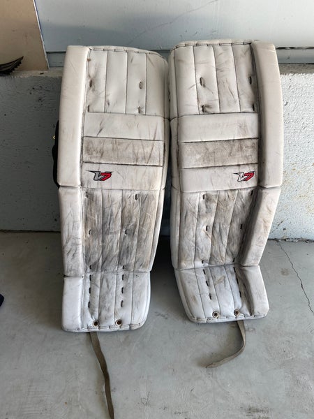 33" Vaughn Velocity V7 Goalie Leg Pads