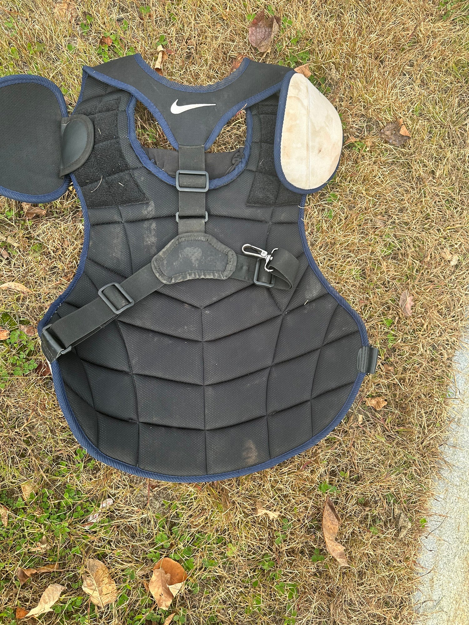 Nike Diamond Elite Baseball Catcher’s Chest Protector 17” | SidelineSwap