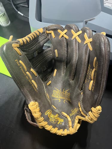 Used Right Hand Throw Rawlings Highlight Series Baseball Glove 11.5"