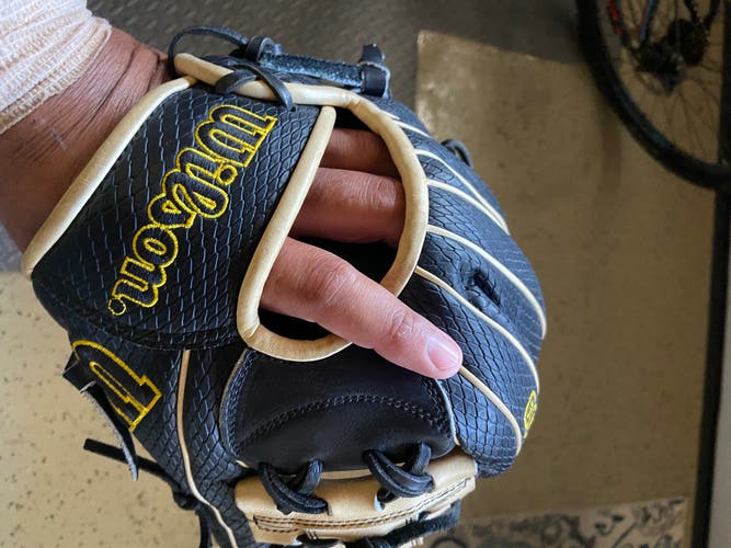 Infield 11.75" A2000 Baseball Glove