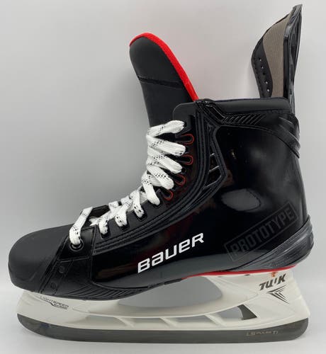 NEW Bauer Vapor Hyperlite Skate, Size 11 Fit 2