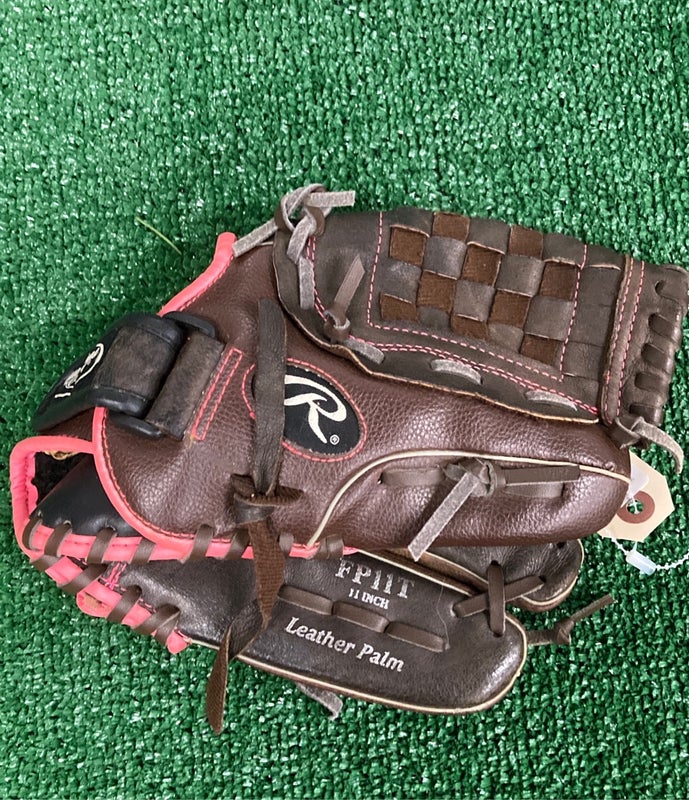 Louisville Slugger Diva 12 LHT Youth Fastpitch Softball Glove - DV1200RH