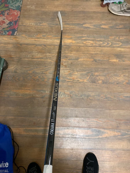 Senior Right Handed P28 Pro Stock Nexus 2N Pro Hockey Stick