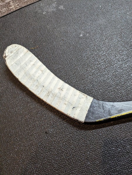 Senior Used Right Handed CCM Super Tacks 2.0 Hockey Stick P28 Pro Stock