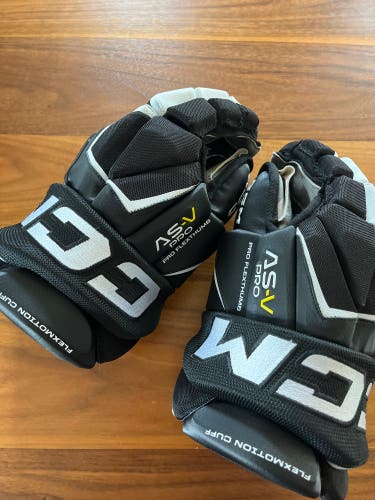Senior CCM ASV Pro hockey gloves 14’ Black