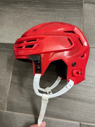 Used Small Bauer Re-Akt 150 Helmet