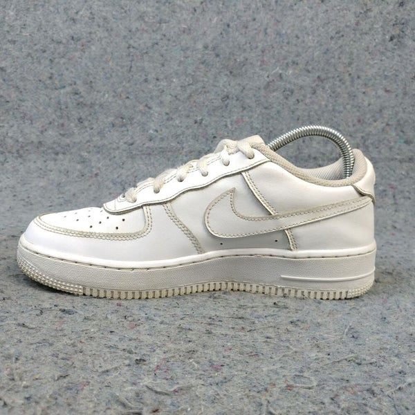 Nike 314192-117: Air Force 1 '07 Kids Fashion Sneakers (7 M US Big