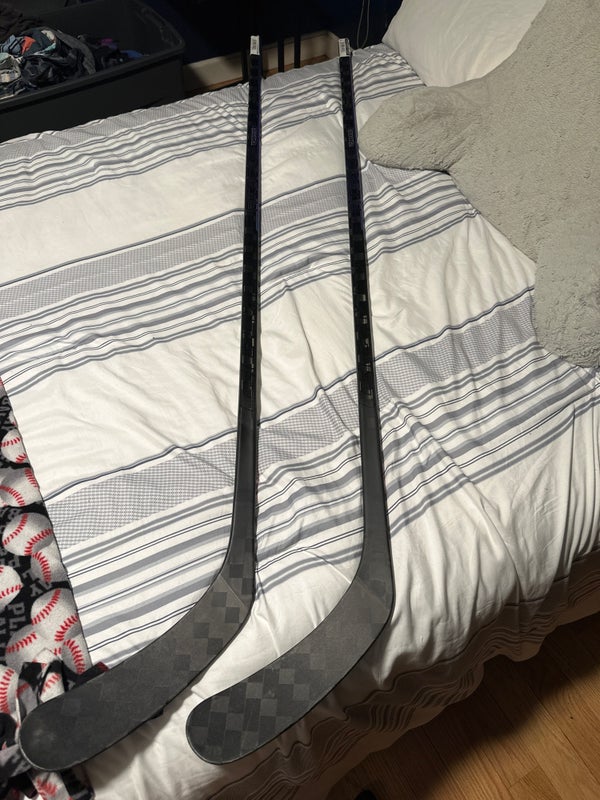 Easton RH Pro Stock Hockey Sticks for Sale in Yorba Linda, CA - OfferUp