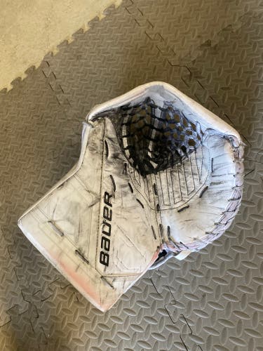 Senior Bauer Mach Goalie Glove