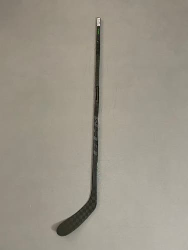 Used Intermediate CCM Right Handed Trigger 6 Pro Hockey Stick 65 Flex P28