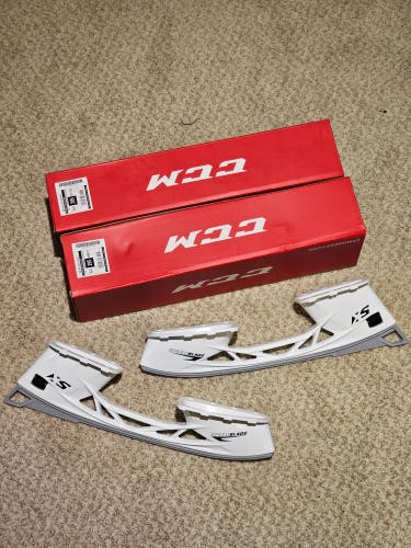 NEW Pair of CCM Speedblade XS Holders - 295 - Size 11