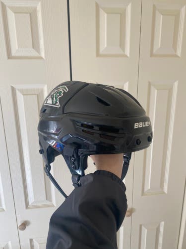 New Medium Bauer Pro Stock Re-Akt 95 Helmet