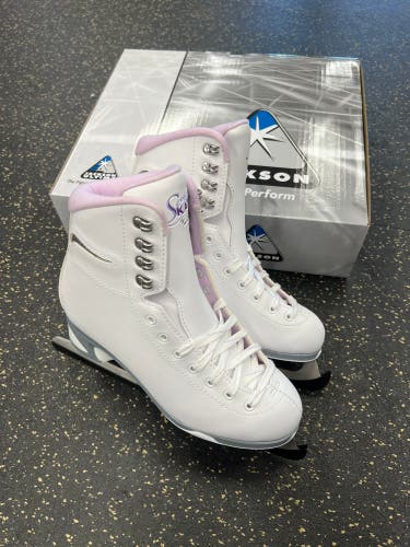 New Jackson JS180 Size 7 Figure Skates