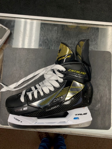 Senior New True Catalyst 9 Hockey Skates Regular Width Size 8