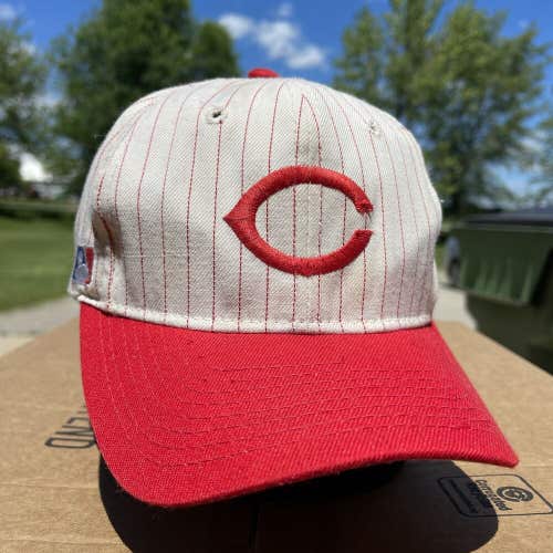 Vintage Cincinnati Reds Sports Specialties Plain Logo Pinstripe Snapback Cap Hat