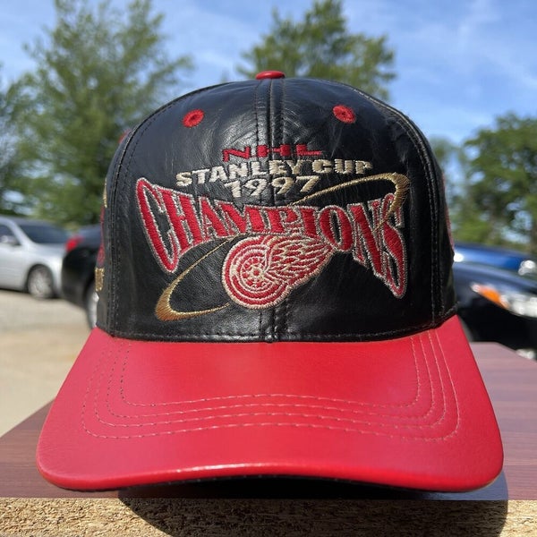 Vintage Detroit Red Wings Stanley Cup Champions Leather Snapback Hat Broken  Snap